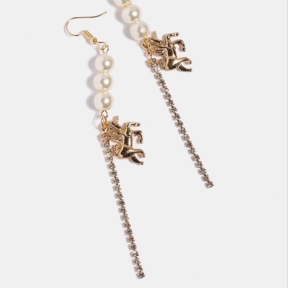 NWT Unicorn Pearl Dangle Earrings Gold 🦄 - Picture 2 of 8